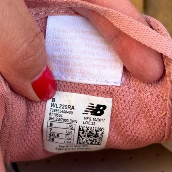 New Balance 220 Pink Shoes - Picture 16 of 16